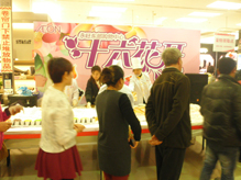 永旺東部購物中心16周年慶生會，甜蜜蛋糕共分享