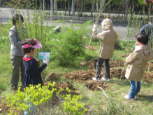 永旺煙臺購物中心2014植樹季,愛心植樹活動